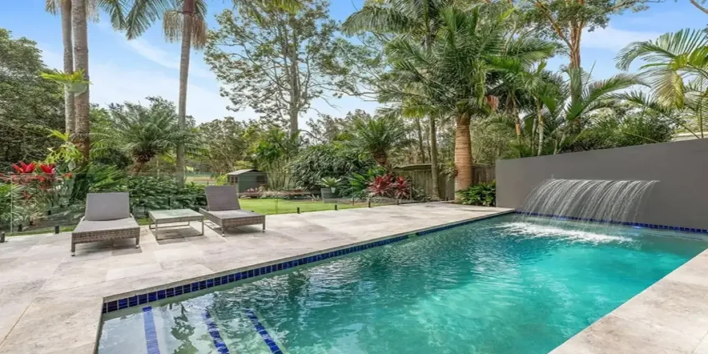want-a-chic-pool-surround-try-these-4-trendy-building-materials