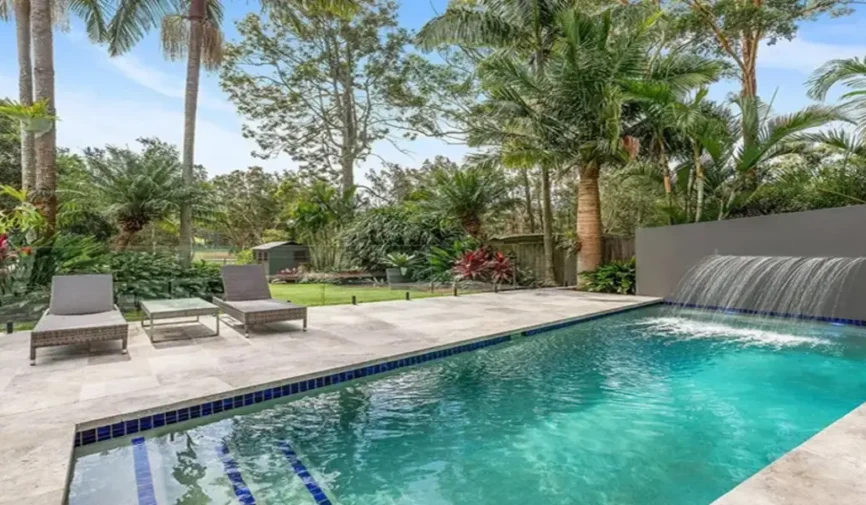 want-a-chic-pool-surround-try-these-4-trendy-building-materials