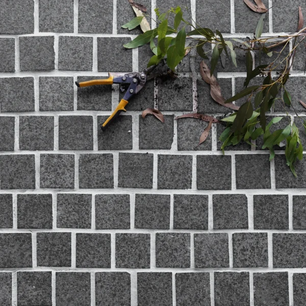 Raven Black Granite Mesh Cobblestone