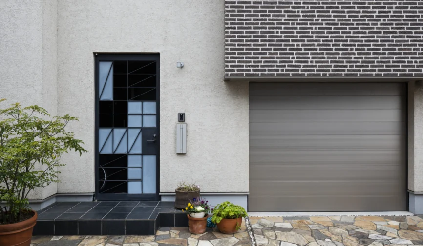 japanese-house-entrance-with-windows-scaled